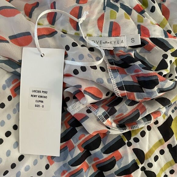 NWT CAITE AND KYLA REMY KIMONO WITH EMBROIDERY Sizes S & M - Picture 6 of 8